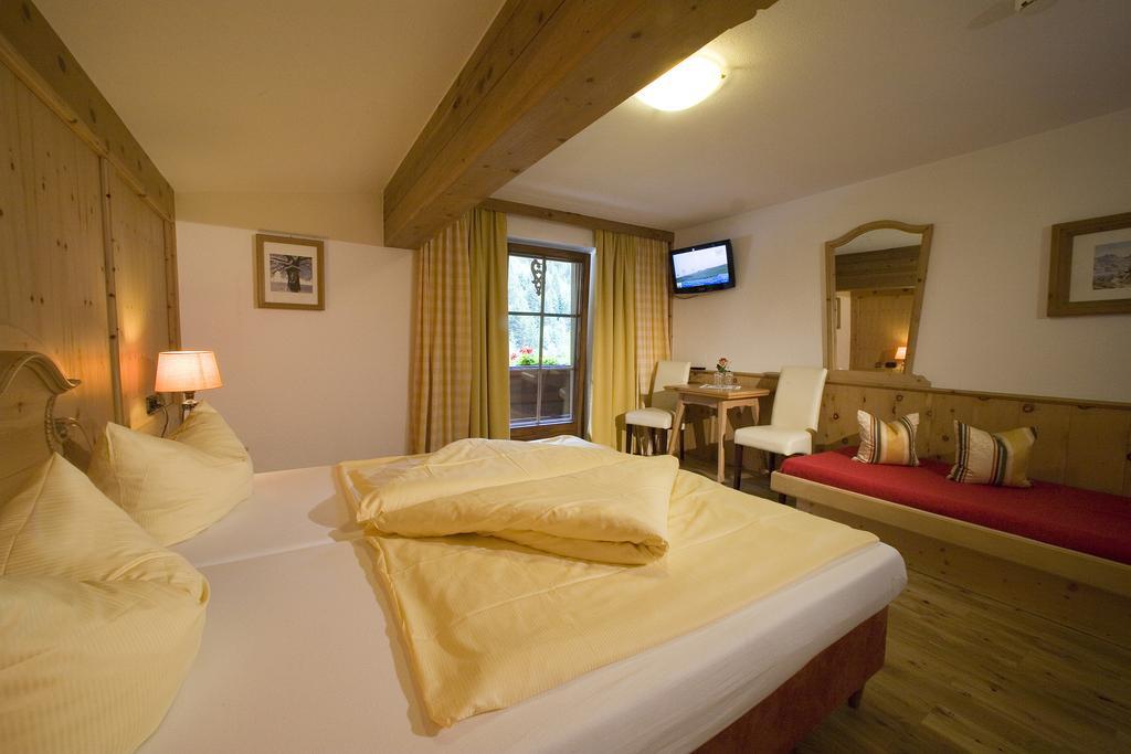Alpenhotel Tirolerhof Герлос Стая снимка