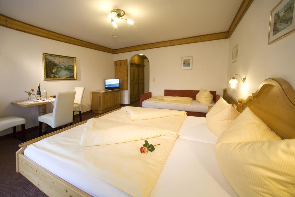 Alpenhotel Tirolerhof Герлос Стая снимка