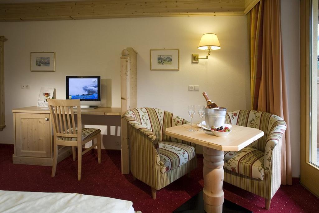 Alpenhotel Tirolerhof Герлос Екстериор снимка